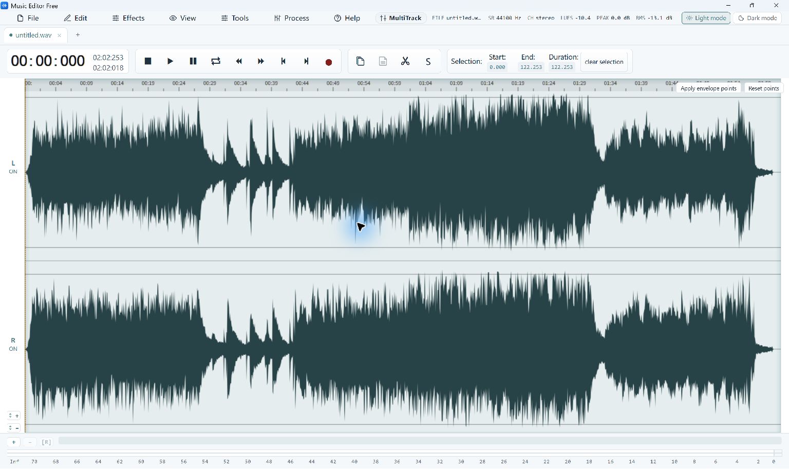 Music Editor Free with a stereo waveform selected for editing